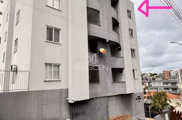 Apartamento de dois quartos no Centro 
