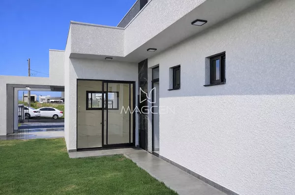 Casa em lote inteiro e 2 garagens 