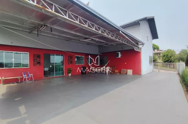 garagem para até 5 carros com passagem lateral 