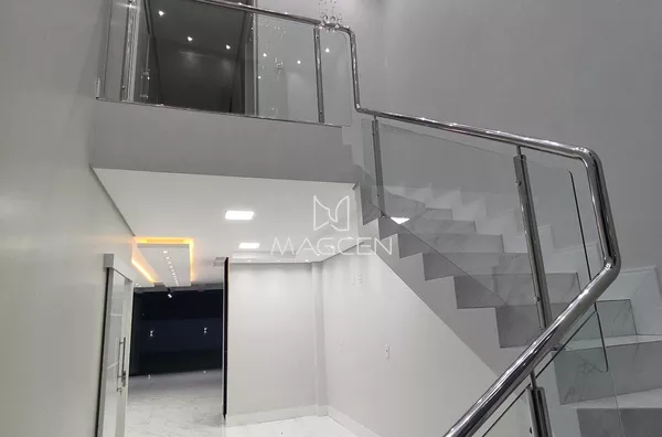 Sobrado na entrada do bairro Fraron 