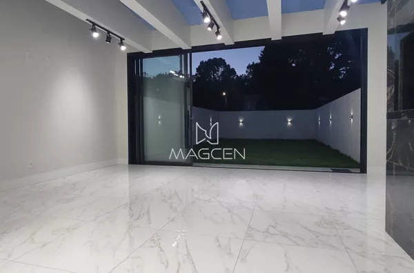 Sobrado na entrada do bairro Fraron 