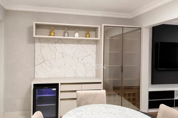 SALA DE JANTAR COM MÓVEL 