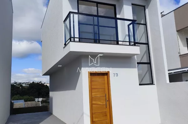 Sobrado com espaço para dois carros 