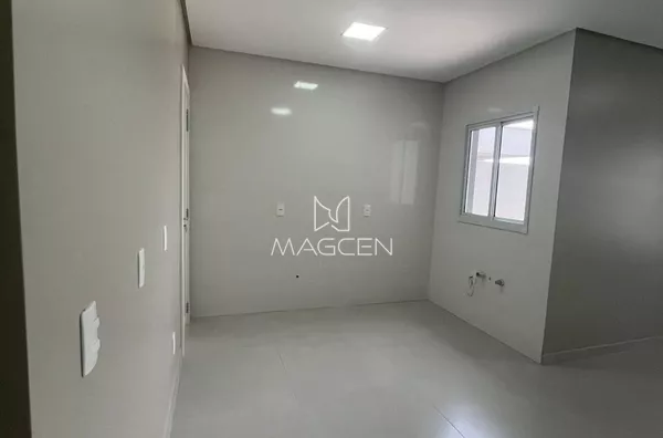 Casa com sobra de lote para ampliação 