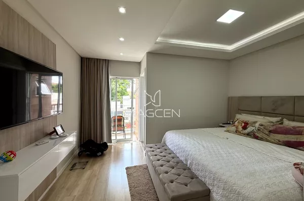 SUÍTE  COM SPLIT  E PAINEL DE TV 