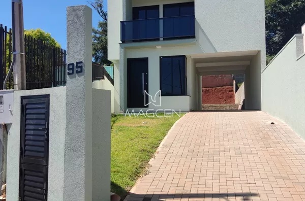 Sobrado na entrada do bairro São Francisco 