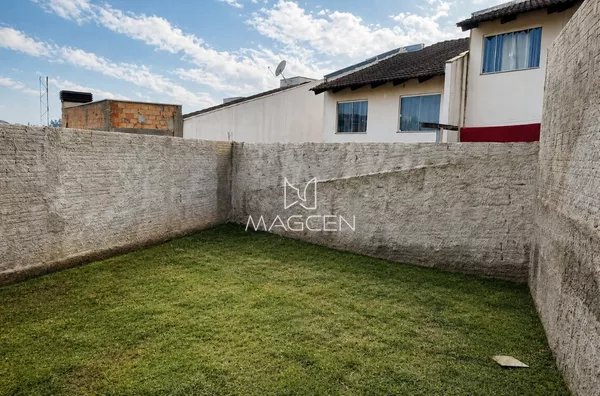 Casas para venda com dois quartos e sobra de lote 