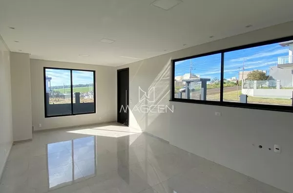 Casa com três suítes à venda