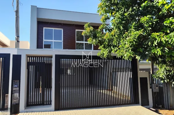 Sobrado na parte alta do bairro  Fraron com 3 dormitórios + escritório 