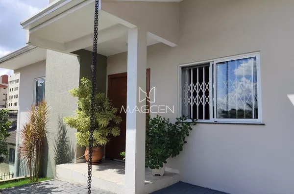 Casa com edícula no Bairro Pinheirinho próxima ao posto 6 rodas