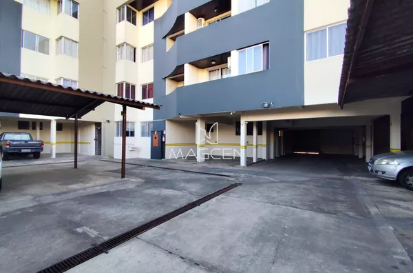 Entrada da garagem no nível da rua 