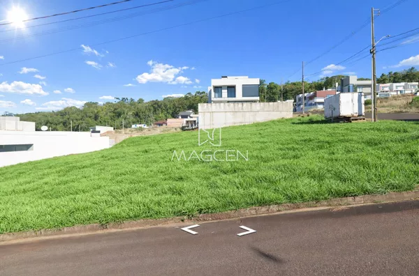 Terreno no Bairro São Francisco na Rua Geraldo Veronese