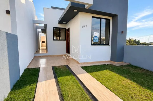 Casa com churrasqueira e amplo espaço nos fundos no bairro Fraron