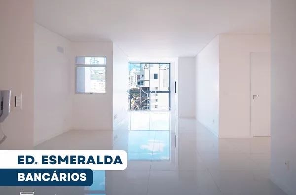 Apartamento amplo com sacada fechada 