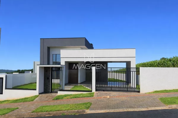 Casa em lote inteiro e 2 garagens 