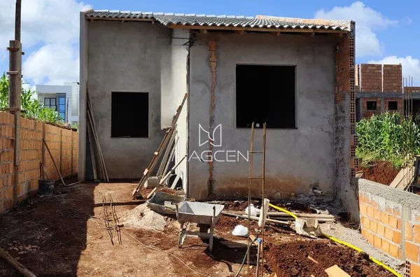 Casa de dois quartos na planta 