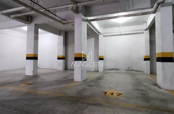 Apartamento com sol da manhã na sacada