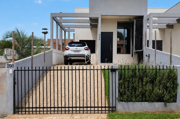 Casa com ampla sobra de terreno no Loteamento Zanella