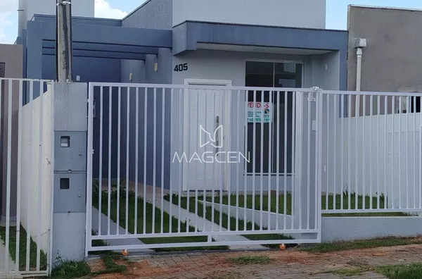 CASA COM SALÃO DE FESTAS 