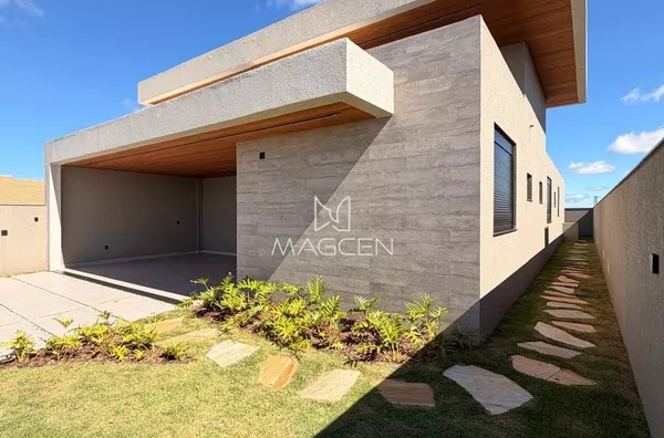 Casa a poucos minutos do Centro com suítes grandes 