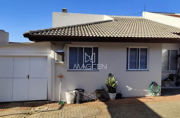 Casa em condomínio com móveis e splits 