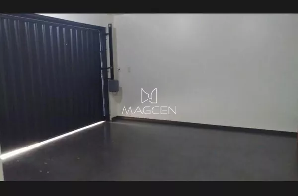 GARAGEM COBERTA E FECHADA