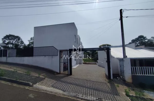 Sobrado á venda com 2 dormitórios