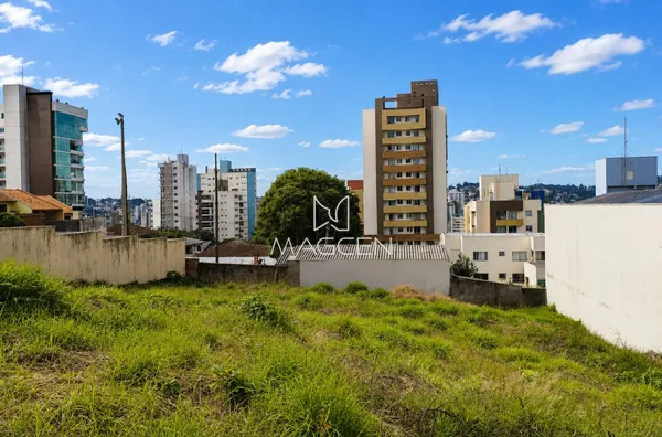 Terreno grande próximo à AV. Tupi