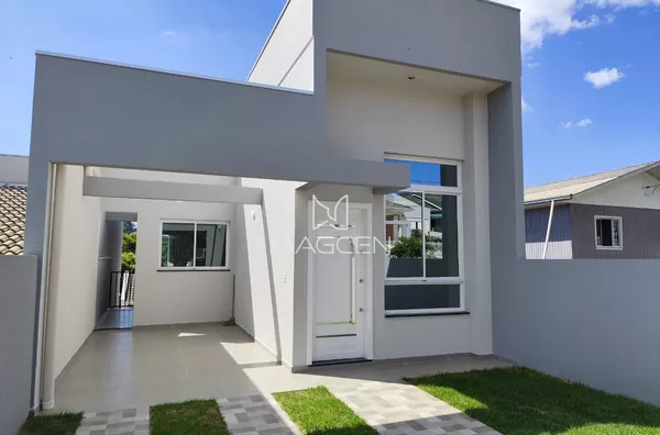 Casa com salão de festas no Fraron 