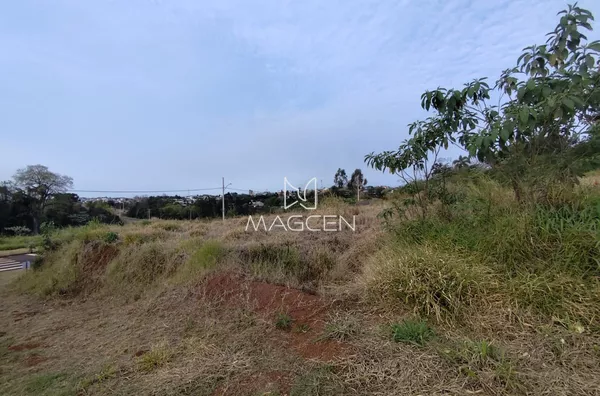 Terreno com possibilidade de construir 2 sobrados 