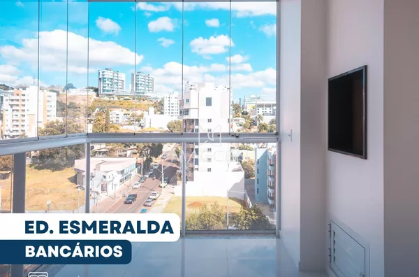 Apartamento amplo com sacada fechada 