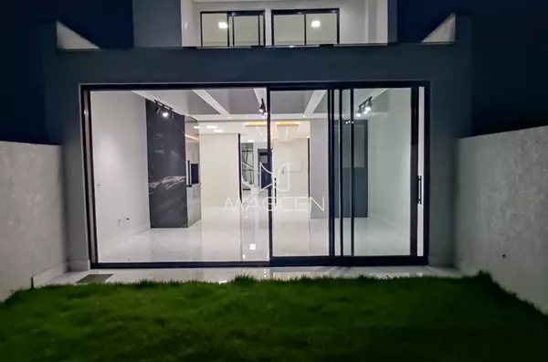 Sobrado na entrada do bairro Fraron 