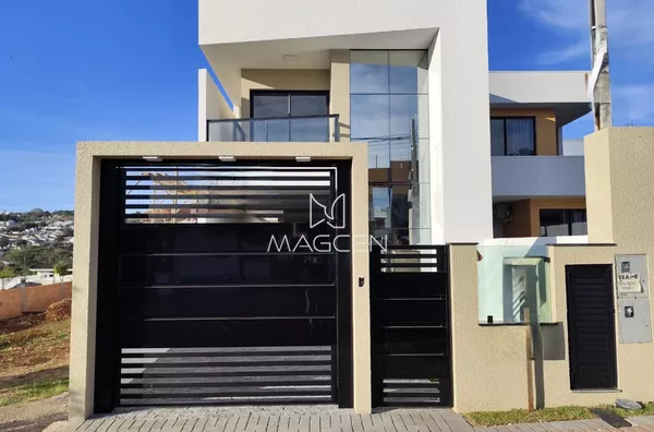 Sobrado com três suítes para venda 