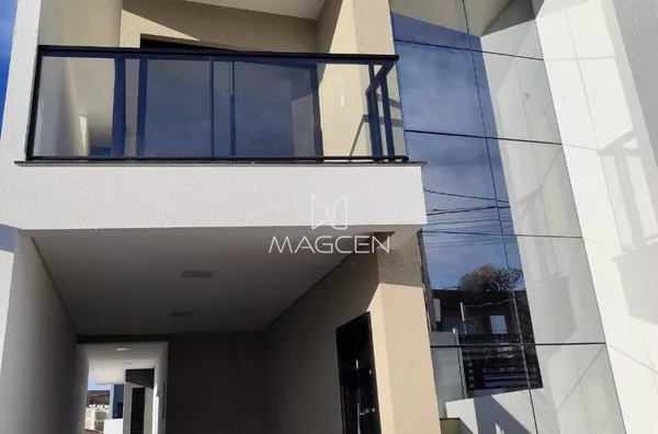 Sobrado com três suítes para venda 