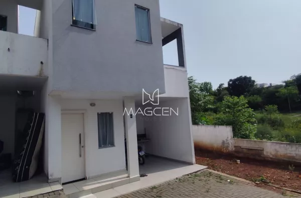 Sobrado á venda com 2 dormitórios