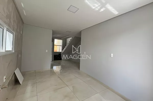 Sobrado na entrada do bairro Fraron 