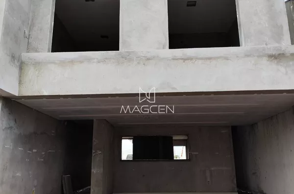 Sobrado na parte alta do bairro  Fraron com 3 dormitórios + escritório 