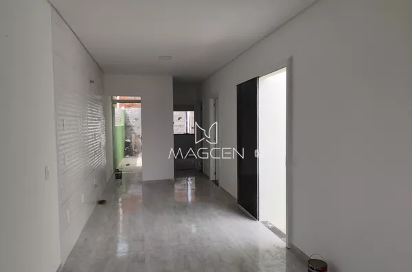 Casa de dois quartos na planta 