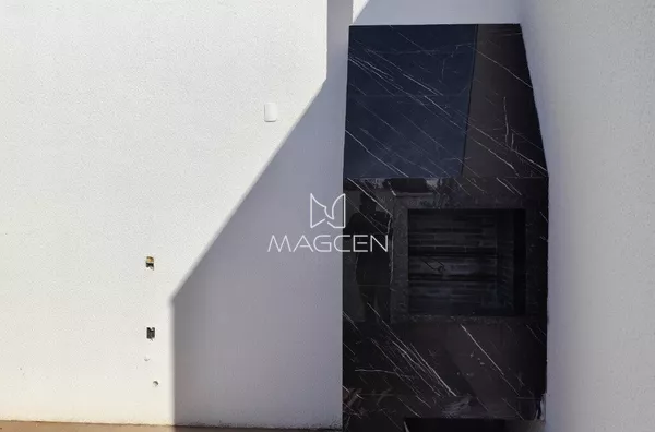 Casa com muita sobra de lote e área de festas 