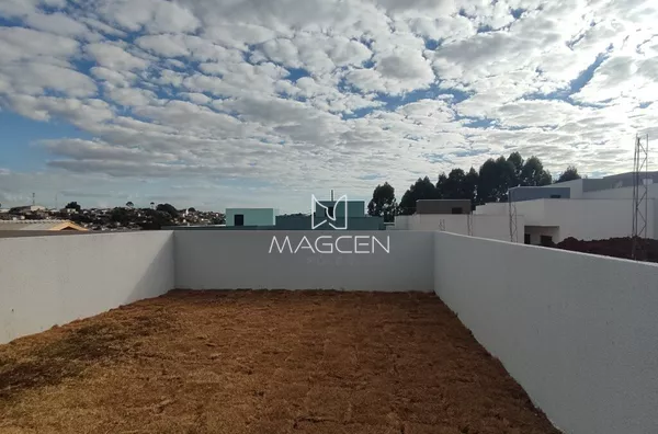 CASA COM SALÃO DE FESTAS 