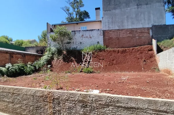 Sobrado na entrada do bairro São Francisco 
