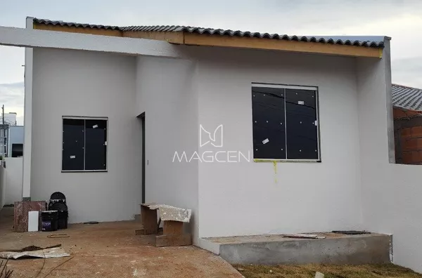 Casa de dois quartos na planta 