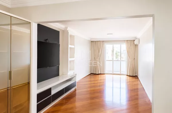 SALA DE ESTAR COM PAINEL  E SACADA