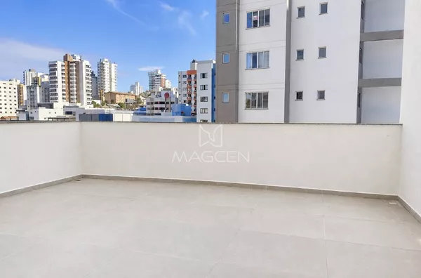 Apartamento com amplo terraço de 1 Quarto + 1 Suíte