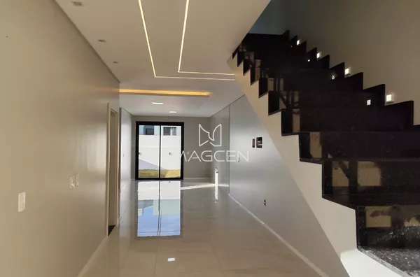 Sobrado com três suítes para venda 