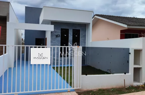 Casa com pé direito alto no bairro Alvorada