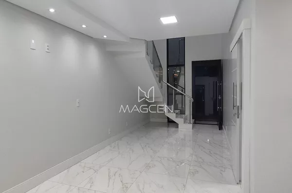 Sobrado na entrada do bairro Fraron 