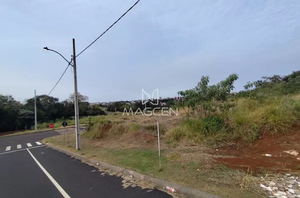 Terreno com possibilidade de construir 2 sobrados 