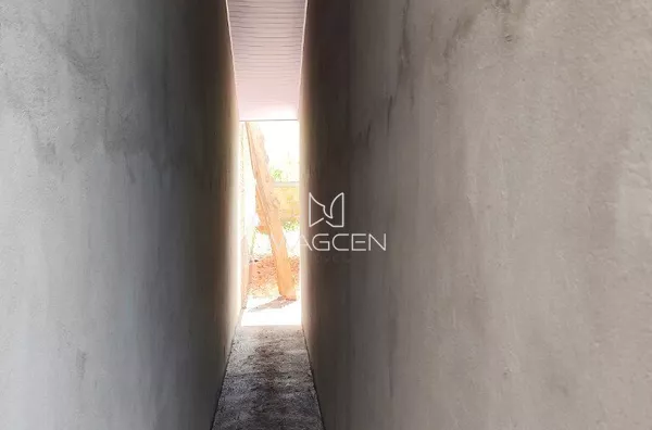 Casa com fácil acesso a UTFPR e com bastante sobra de lote 