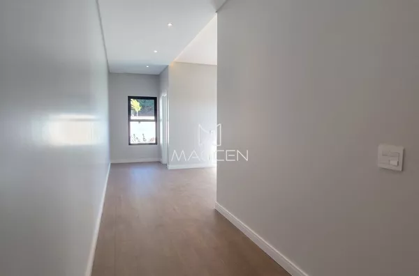 suíte com espaço grande para guarda roupas